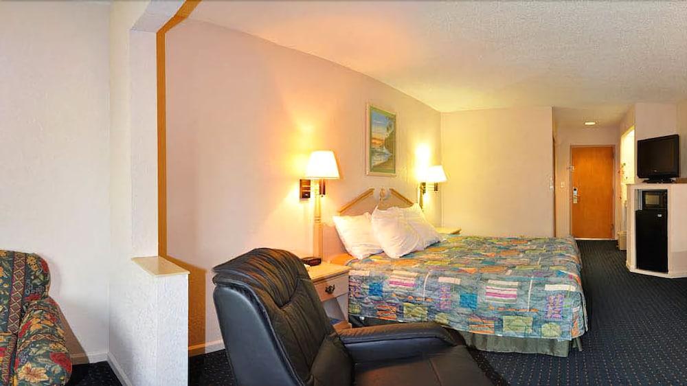 Days Inn By Wyndham Panama City/Callaway Exterior photo