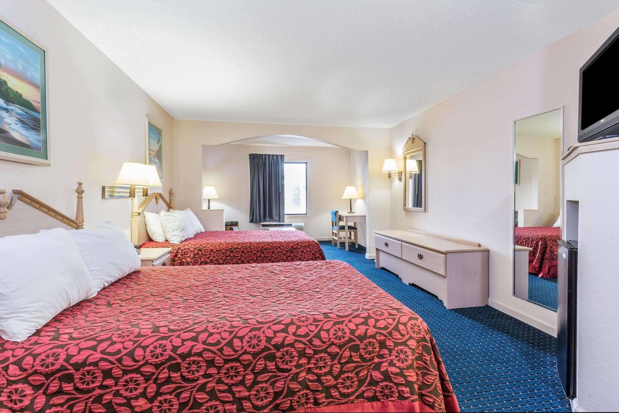 Days Inn By Wyndham Panama City/Callaway Exterior photo
