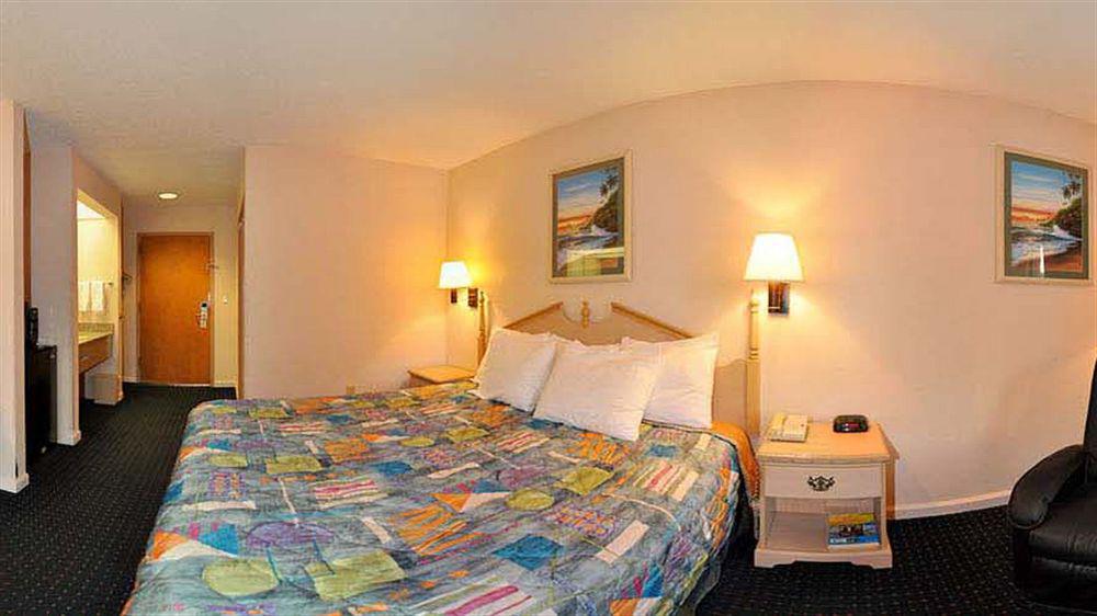Days Inn By Wyndham Panama City/Callaway Exterior photo